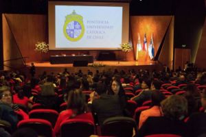 Clase Ejecutiva UC graduó a 1485 nuevos alumnos de sus programas de diplomado online